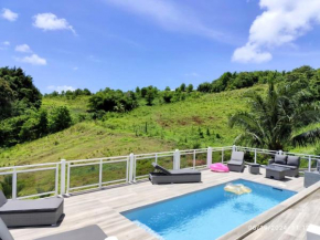 Azur, bas de villa piscine, vue mer